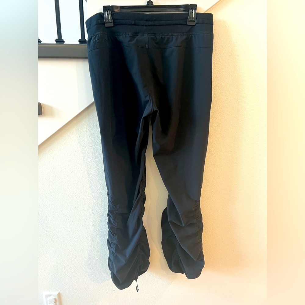 Under Armour Black Pants - Picture 3 of 4